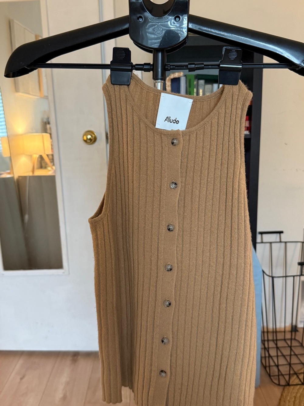 Allude Cashmere Ribbed Button-Front Tank in Camel